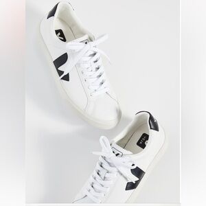 Veja Esplar Logo Sneakers - Size 9 - Black and White